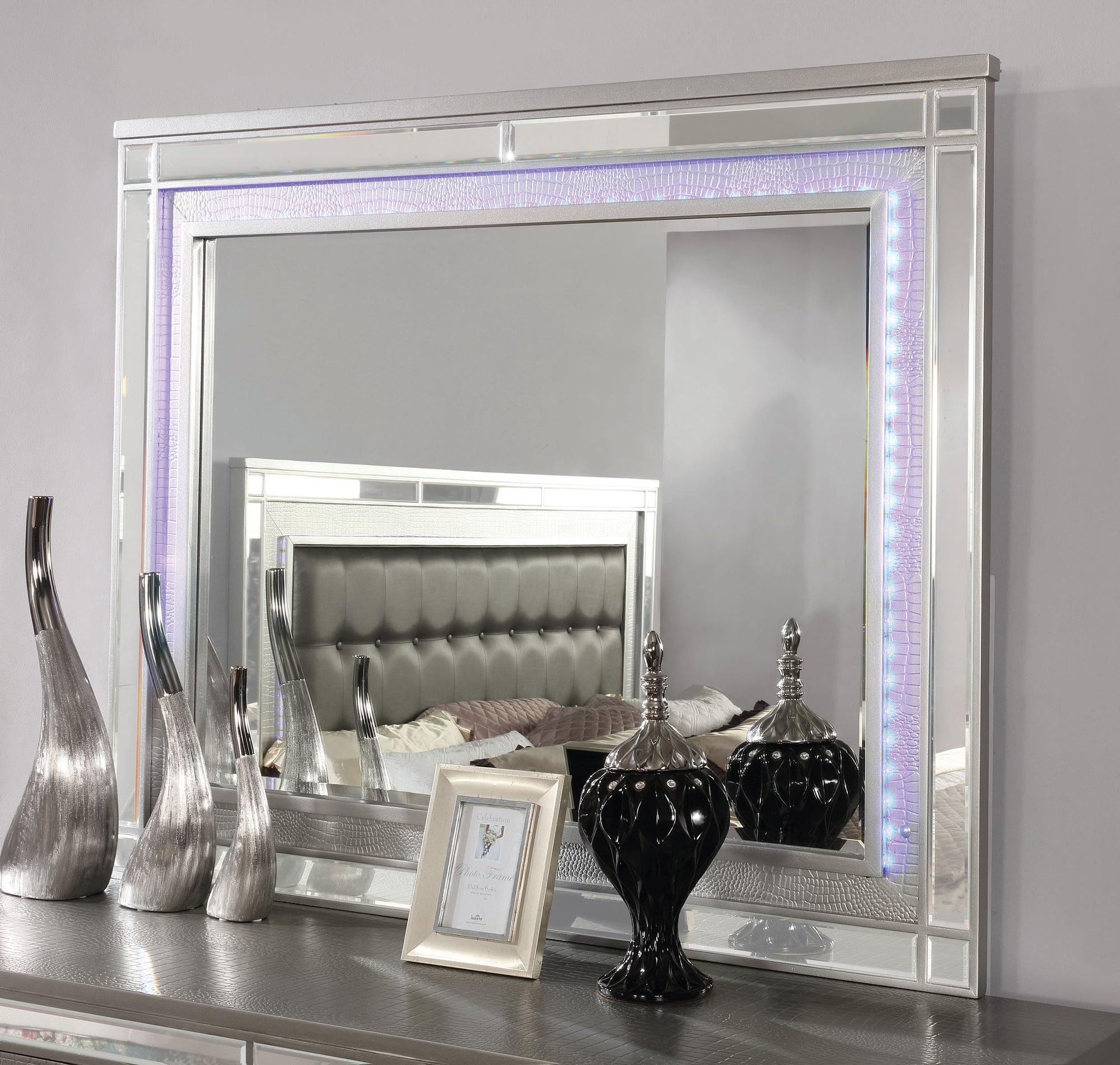 Vienna Contemporary Glam Silver 4-Piece Bedroom Set