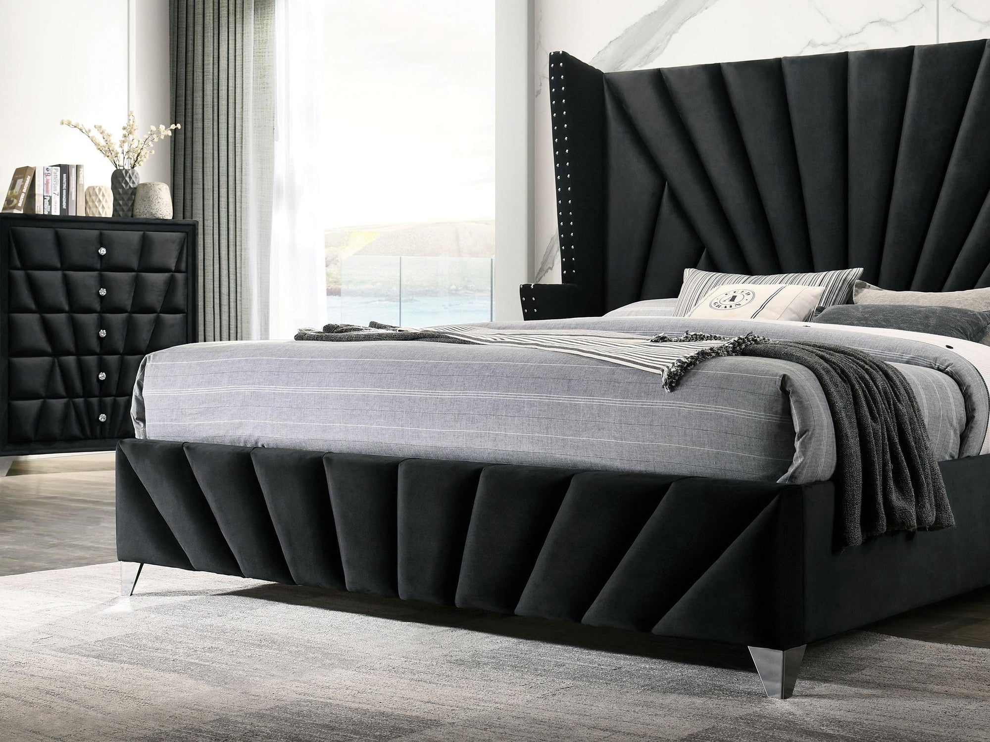 Vienzelle Hollywood-Inspired Vintage Wingback Upholstered Bed